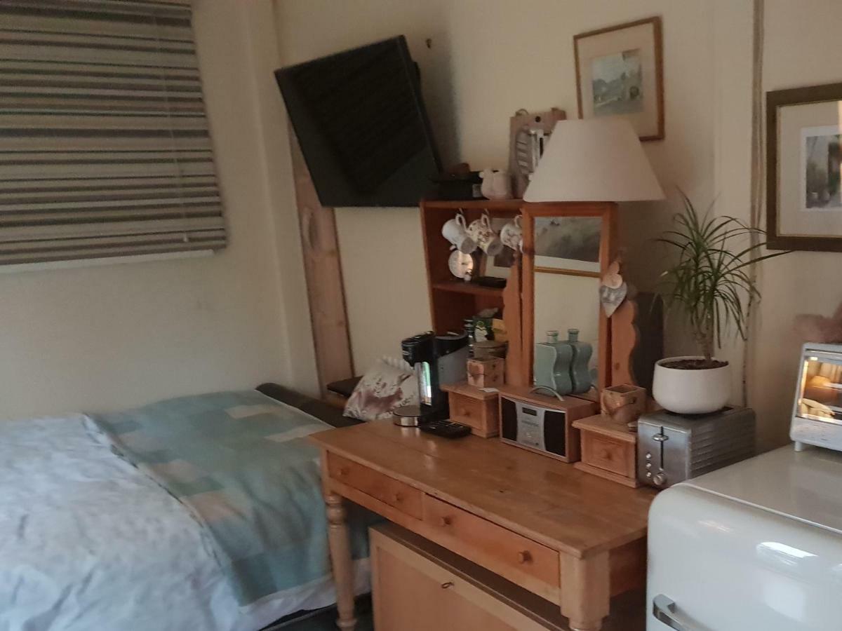 The Garden Room, Pets, Fridge Tv 切斯特 外观 照片